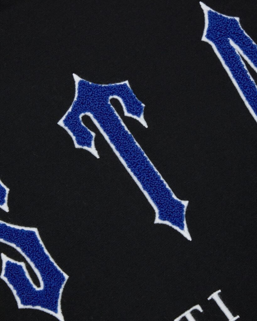 Koszulka Trapstar Arch Chenille Decoded 2.0 – Czarno/Fioletowa